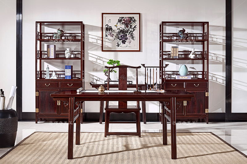 瓜棱腿云紋畫(huà)案